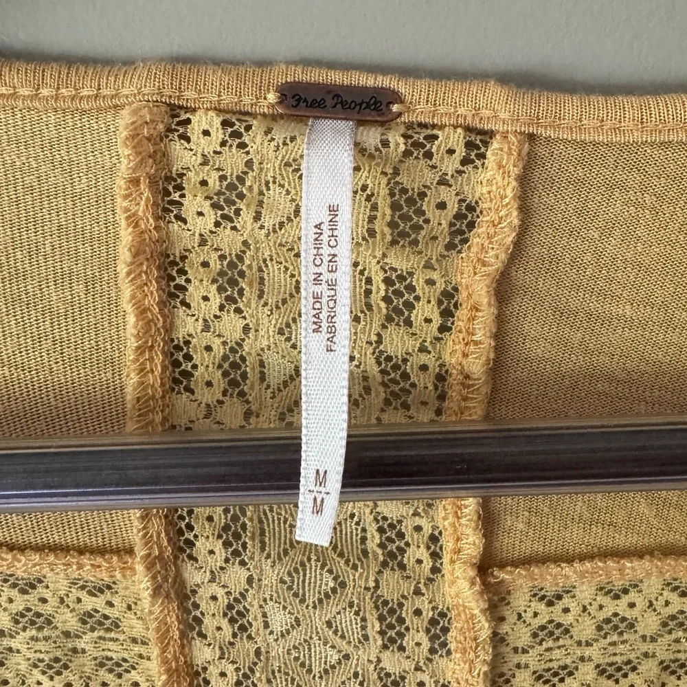 FREE PEOPLE WRAP WITH LACE DETAIL SIZE MEDIUM - Picture 3 of 6